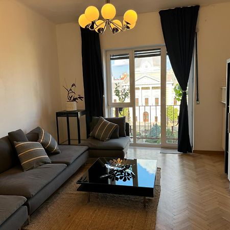 Airy & Beautiful Downtown Apartment Букурещ Екстериор снимка