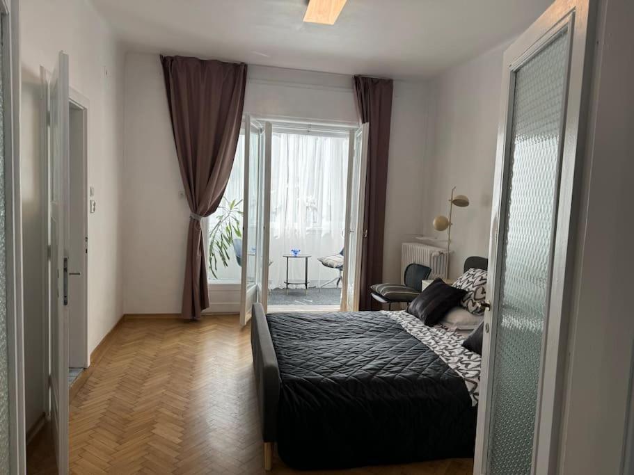 Airy & Beautiful Downtown Apartment Букурещ Екстериор снимка